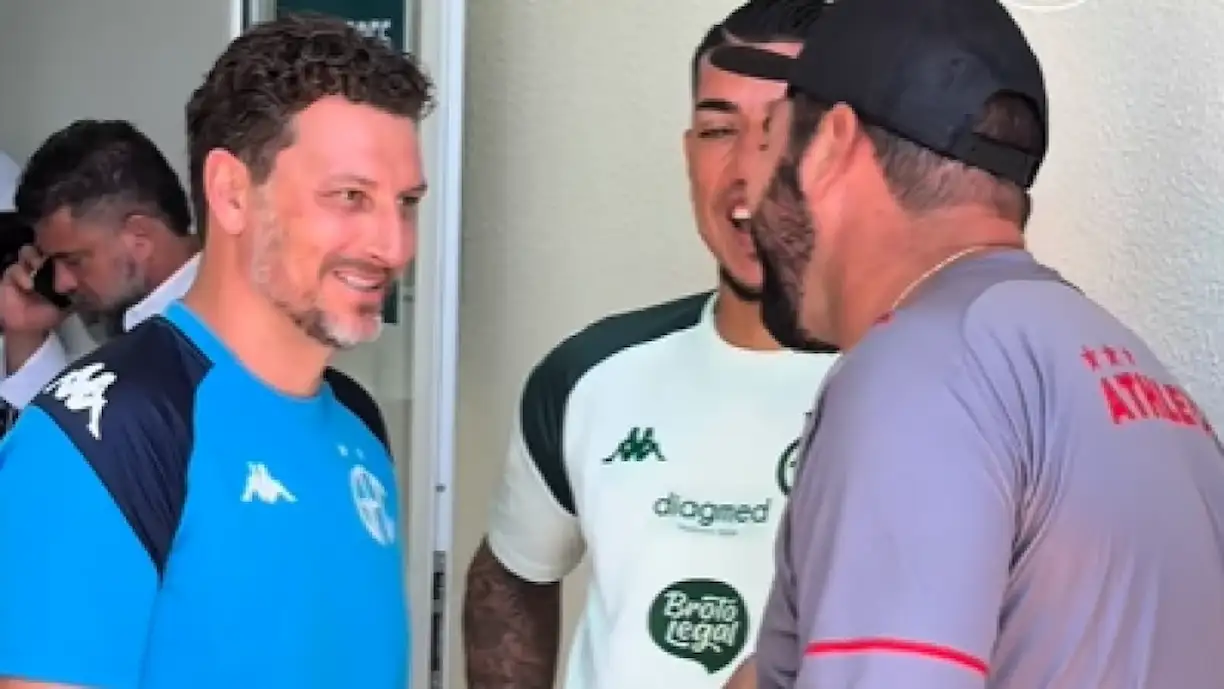 Danilo e Elano, ídolos de Corinthians e Santos, agora técnicos, se reencontraram em amistoso - Foto: Guarani