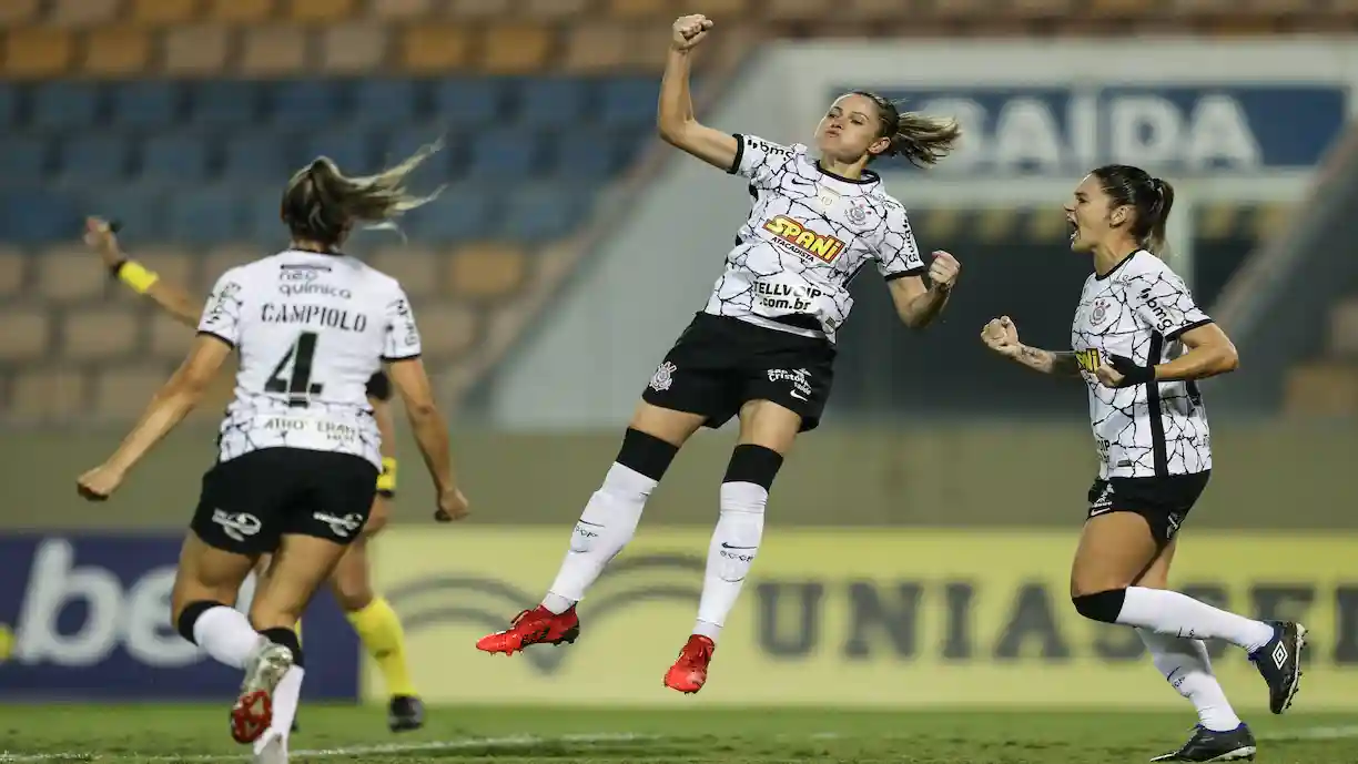 Corinthians renova com nome da defesa por mais duas temporadas pensando em manutenção do elenco - Foto: Agência Corinthians