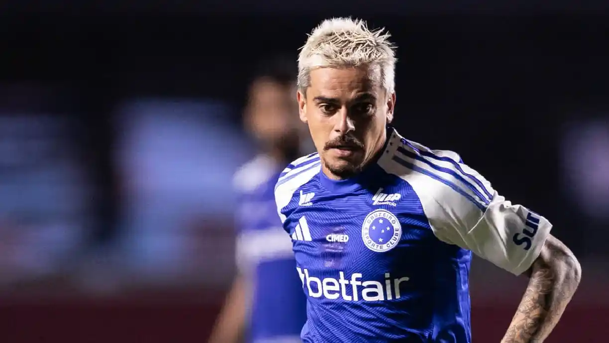 Fagner e Corinthians decidirão seu destino; lateral quer continuar na Celeste que espera aval de Tite - Foto: Marco Galvão/Cruzeiro