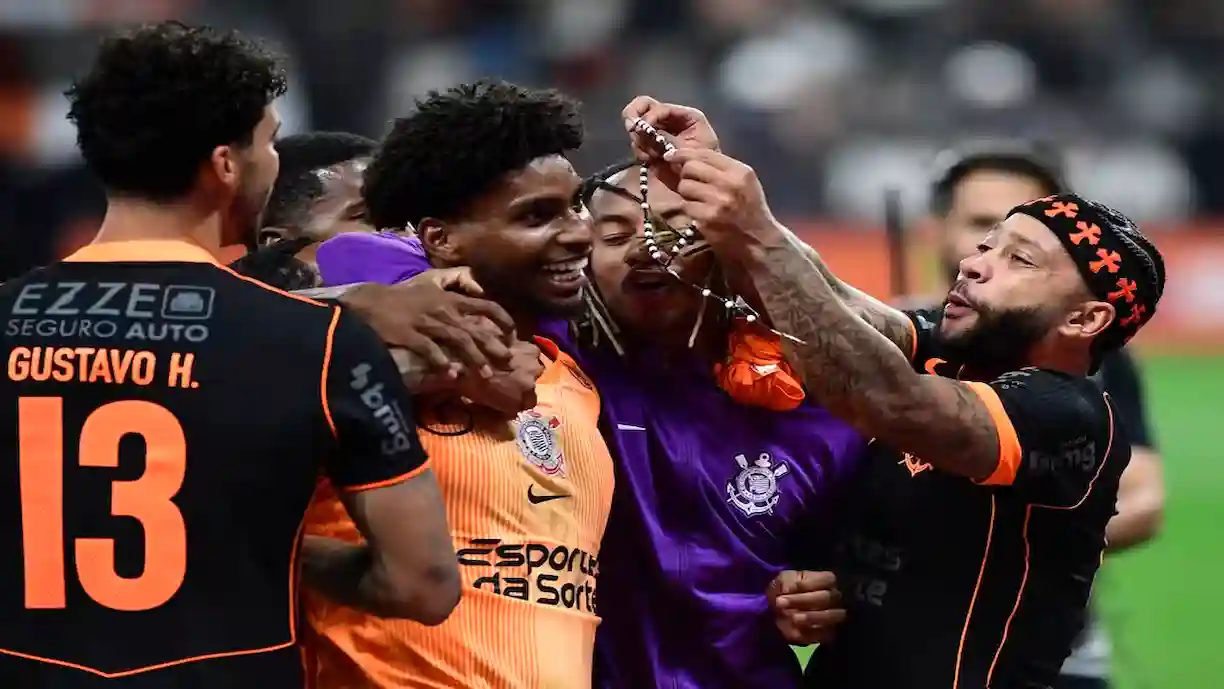 Hugo Souza foi o herói do Corinthians na Copa do Brasil e já desperta interesse de outros clubes - Foto: Marcos Ribolli