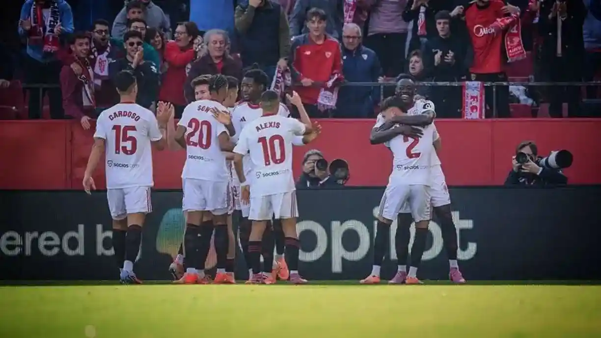 Corinthians e Internacional podem tentar atacante do Sevilla para esta janela de transferências - Foto: Reprodução: Instagram - Alexis Sánchez