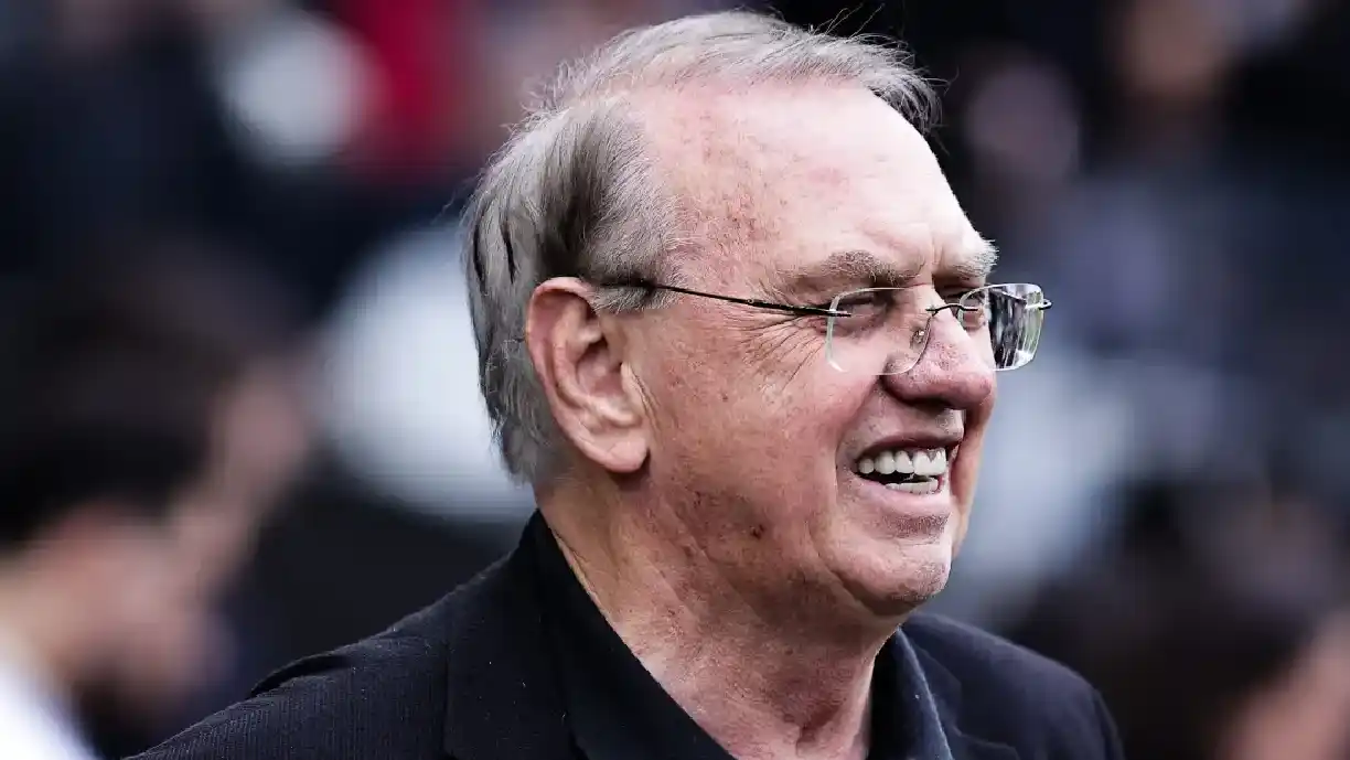 Osmar Stabile já definiu data para que Corinthians pague o transfer ban e a dívida de Rojas - Foto: Reprodução