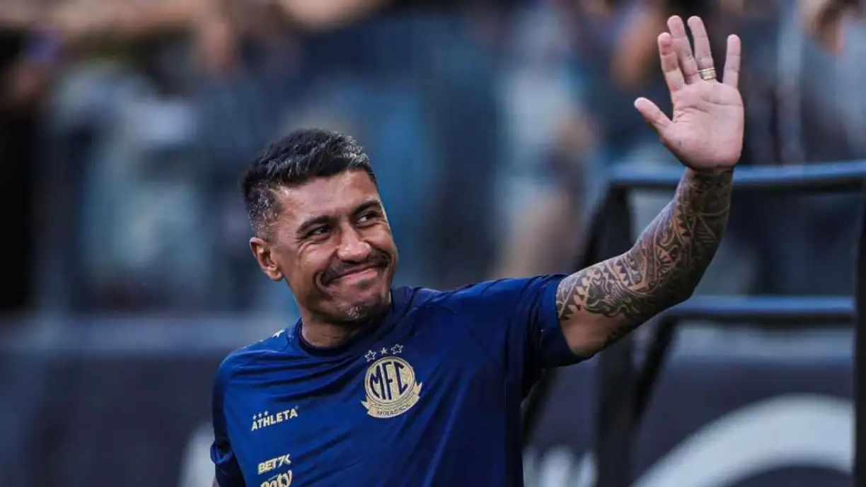 Aqui está uma versão com **até 130 caracteres**:  **Corinthians consulta Paulinho sobre Lucas Ramon e mantém o lateral do Mirassol no radar - Foto: Pedro Zacchi