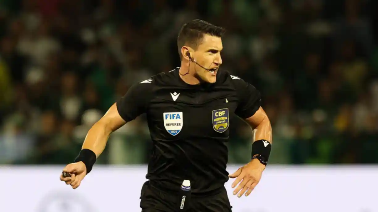 Raphael Klein será o árbitro da final da Copa do Brasil, após polêmicas recentes com o Corinthians - Foto: Cesar Greco SEP