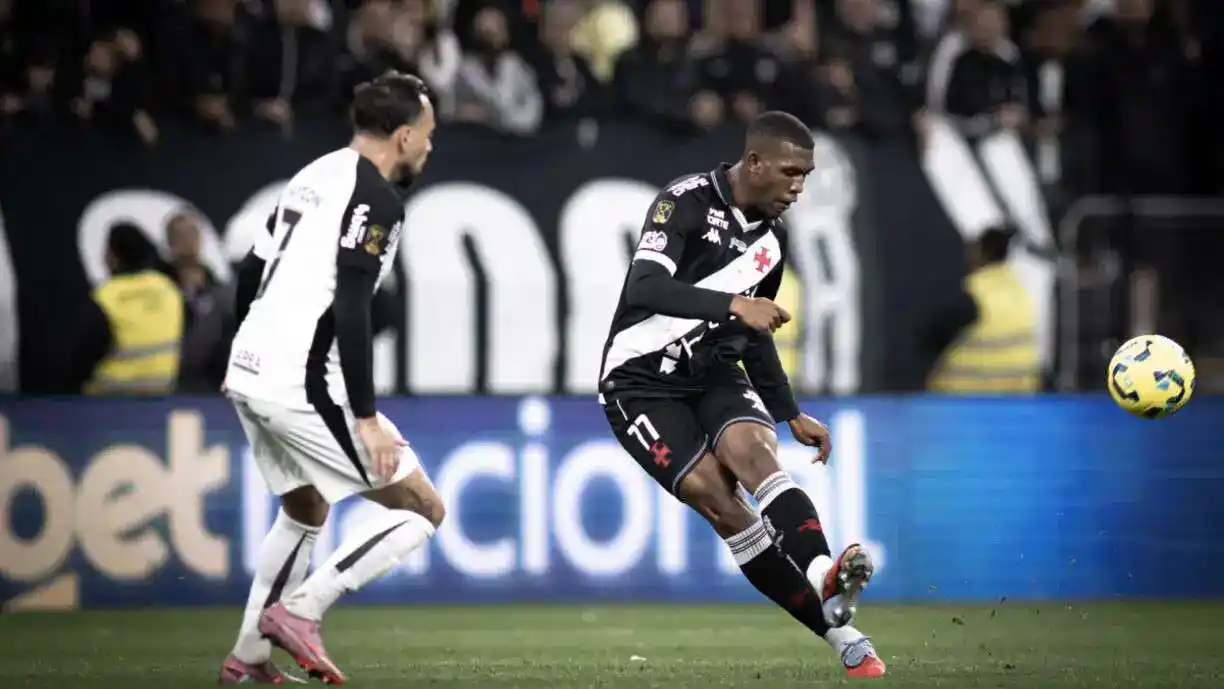Rayan e Andrés Goméz deram trabalho para a defesa do Corinthians na final - Foto: Matheus Lima/Vasco da Gama