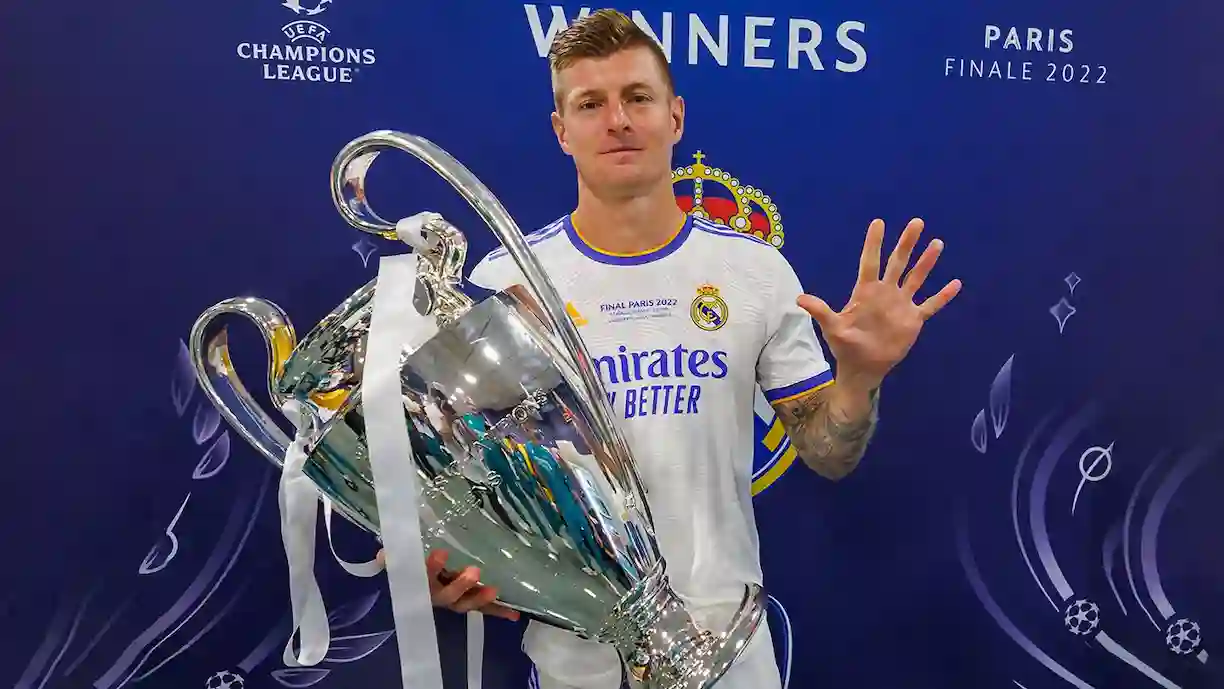 Toni Kroos destaca ex-Corinthians em sua seleção histórica