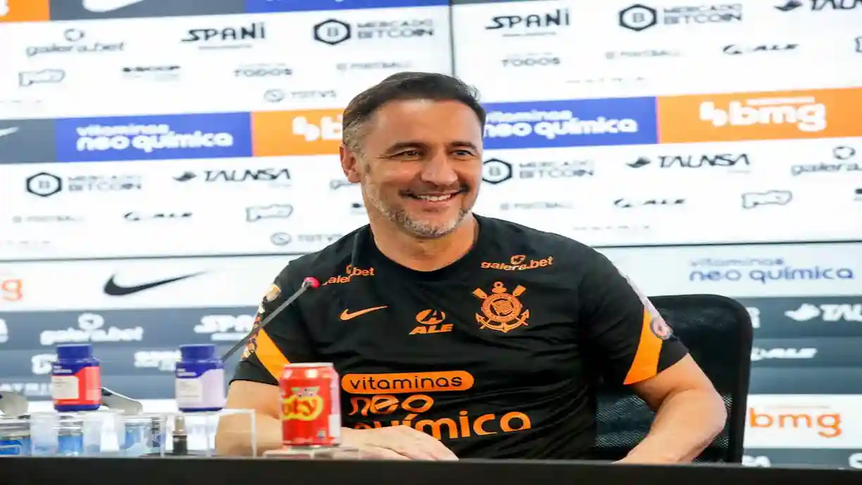 Grêmio observa Vítor Pereira, ex-Corinthians, mas o técnico não pretende voltar ao Brasil neste momento - Foto: Rodrigo Coca/Agência Corinthians