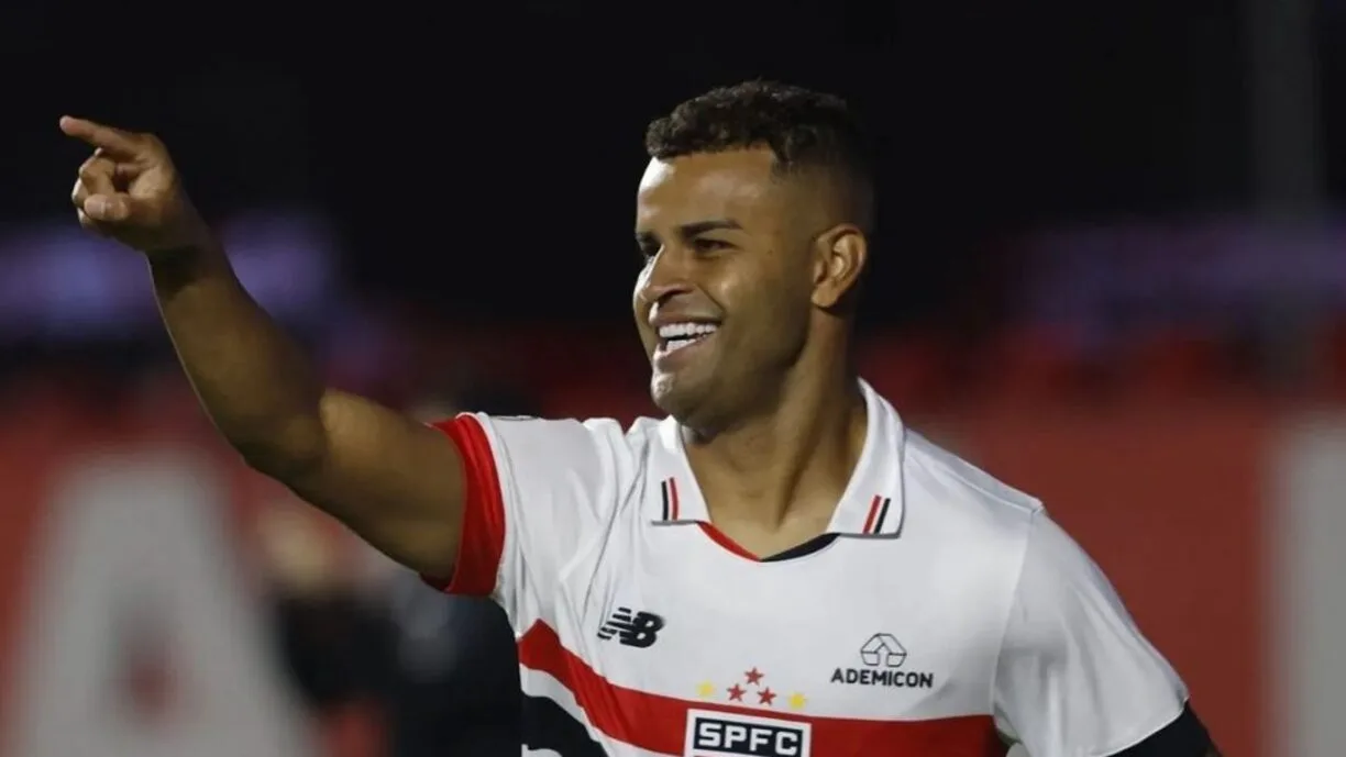 O Corinthians tem o desejo de contratar o meia Alisson, do São Paulo - Foto: Rubens Chiri/São Paulo FC