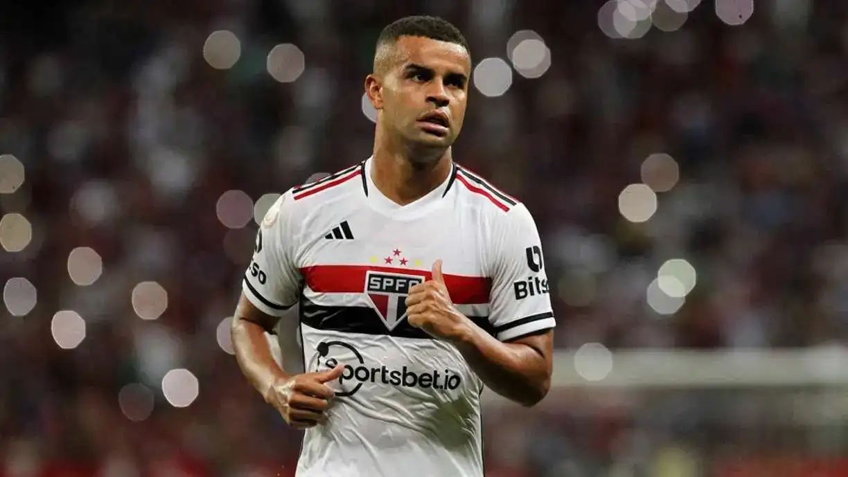 O Corinthians busca a contratação do meia Alisson, do São Paulo, nesta janela - Foto: Rubens Chiri/São Paulo FC