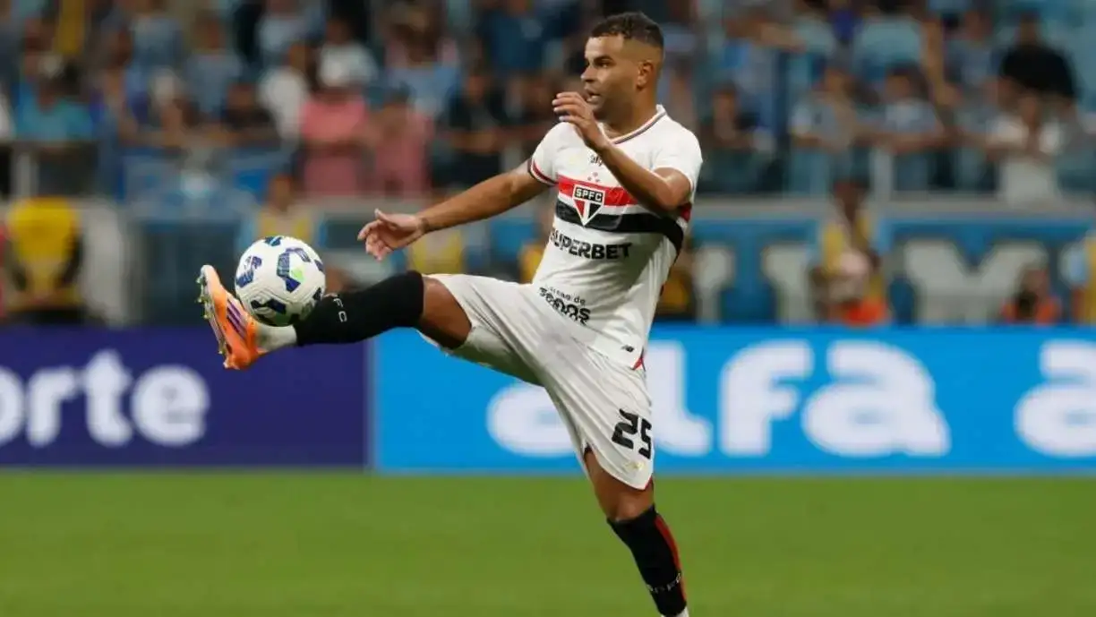 Alisson não estará na lista de relacionados do São Paulo para o duelo contra o Corinthians - Foto: Rubens Chiri/Saopaulofc.net