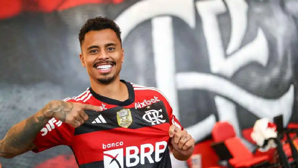 Allan é disputa de Corinthians e São Paulo; diretoria alvinegra ouve condição imposta do Flamengo para ter volante - Foto: Gilvan de Souza/CRF