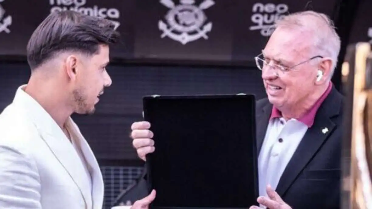 Ángel Romero recebeu os aplausos da torcida do Corinthians antes da partida e Dorival Júnior falou sobre o ídolo do Timão - Foto: Divulgação/Agência Paulistão