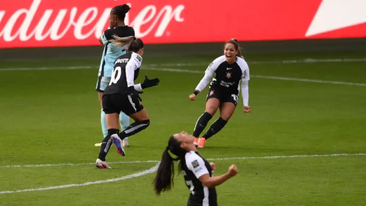 Técnica do Arsenal, Renée Sleger, elogia Gabi Zanotti e equipe do Corinthians antes da final - Foto: Conmebol