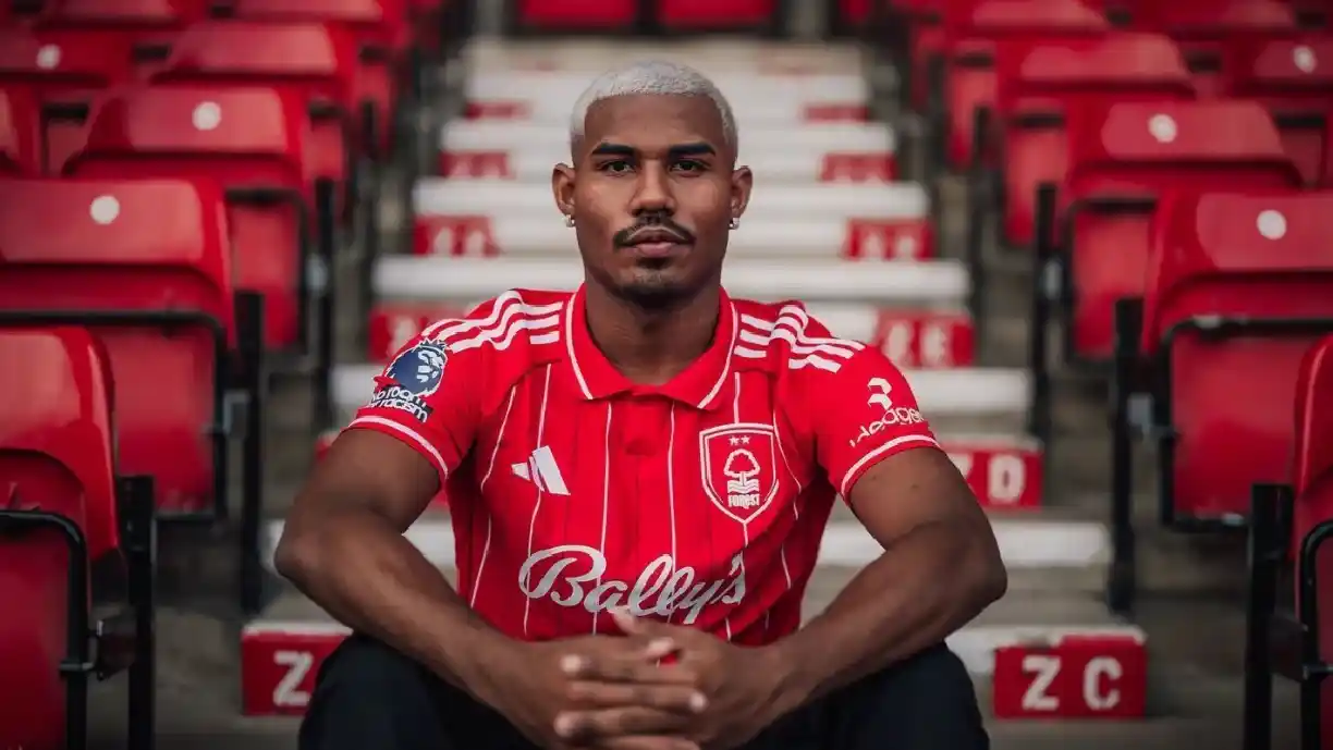 Cuiabano interessa a diretoria do Corinthians que pretende contratar um lateral para disputar vaga com Matheus Bidu - Foto Divulgação/Nottingham Forest