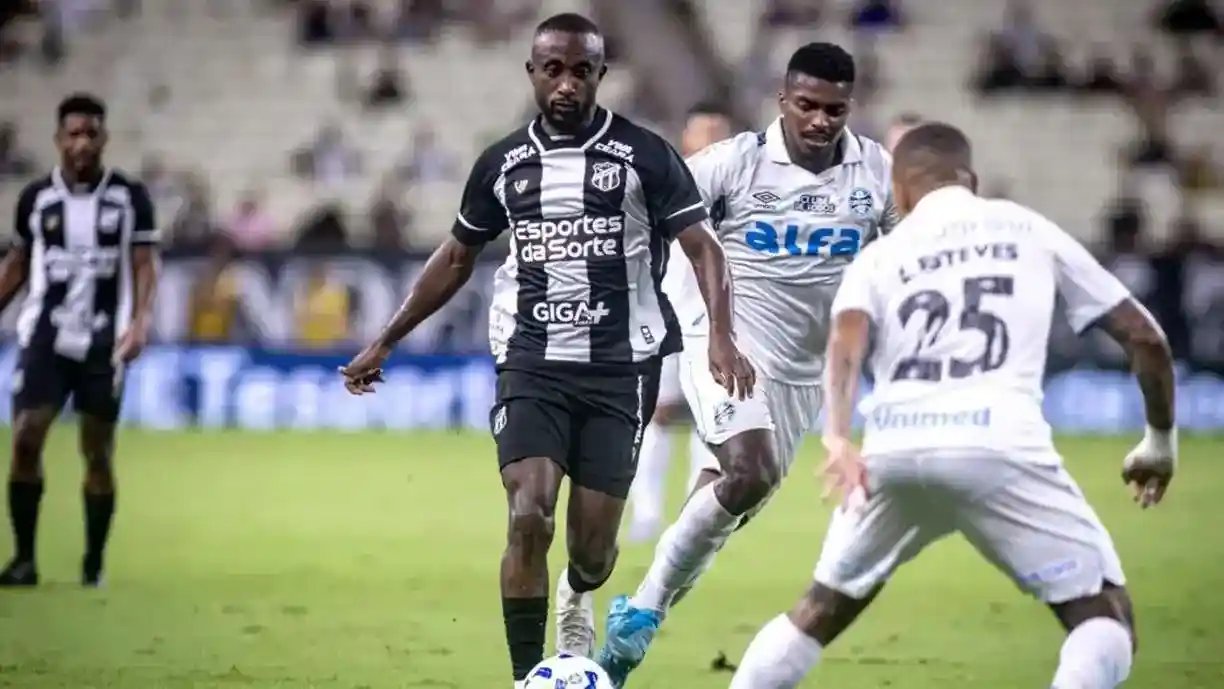 Presidente do Ceará responde sobre possível interesse do Corinthians em Dieguinho