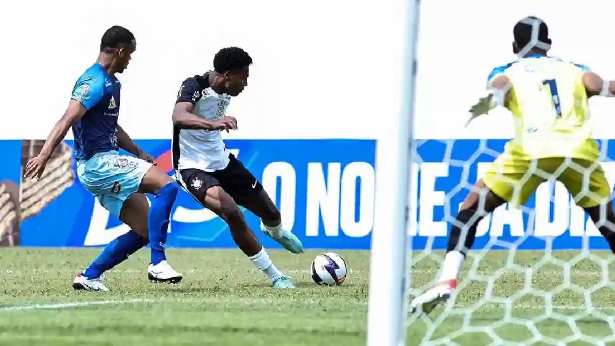 Luiz (Favela) é o herói da vitória do Corinthians contra o Trindade-GO na estreia da Copinha - Foto Fernando Vieira Sa