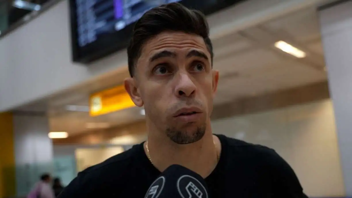 Gabriel Paulista conversou com jornalistas ao desembarcar no Brasil e comenta expectativa de jogar pelo Corinthians - Foto: Reprodução/Meu Timão
