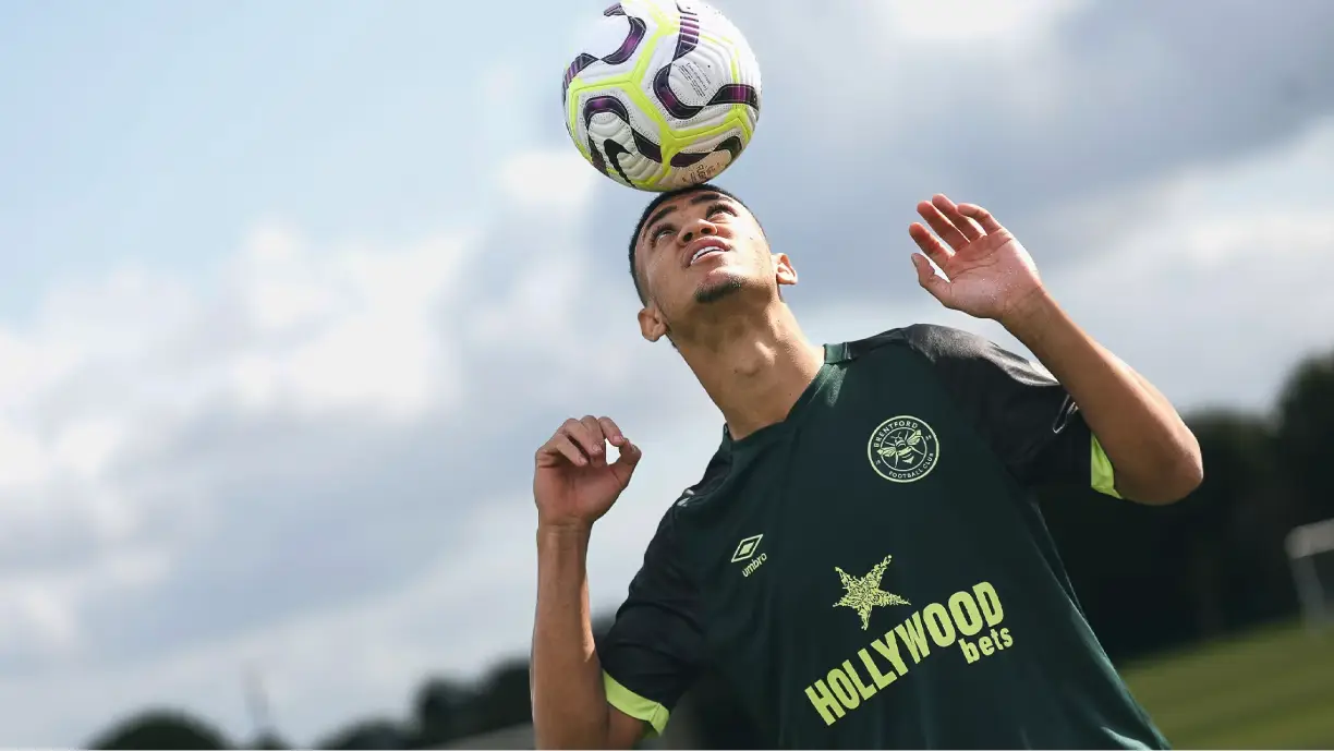 Jogador revelado pelo Grêmio e que está na Premier League, interessa a diretoria do Corinthians - Foto: Reprodução/Brentford