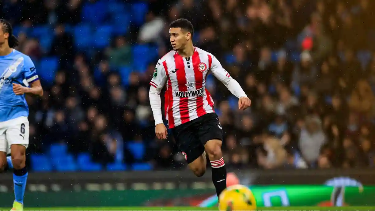Gustavo Nunes não chega ao Corinthians e equipe da Premier League o empresta para outro clube inglês - Foto: X/Brentford