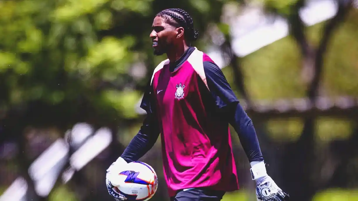 Hugo Souza apresentou quadro de virose e virou dúvida para a partida contra o Bragantino - Foto: Rodrigo Coca/Agência Corinthians