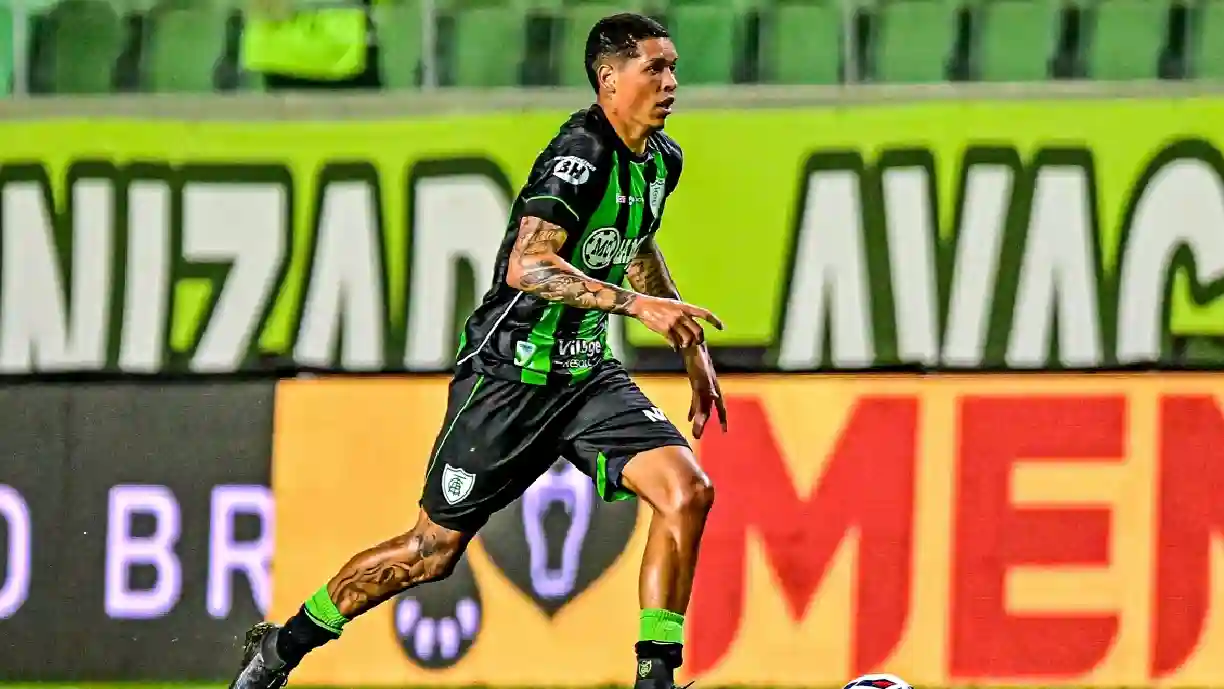 Volante do América-MG está na mira do Corinthians que segue monitorando o mercado da bola - Foto: Mourão Panda/América