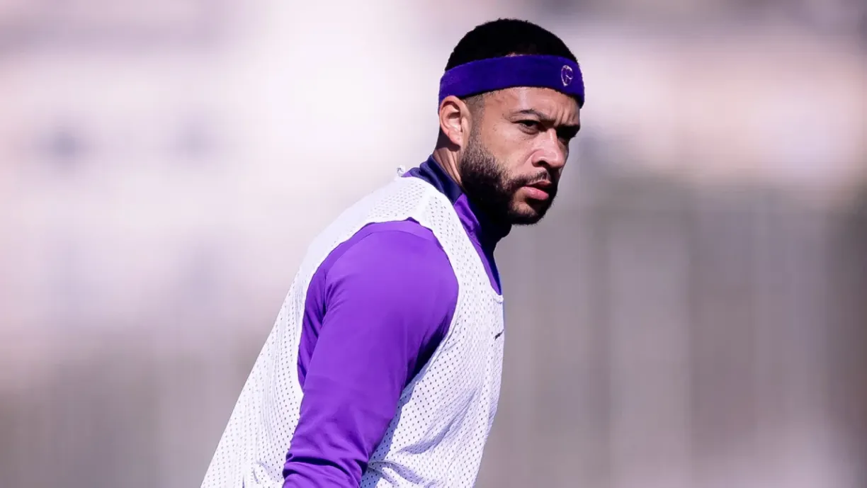 Memphis Depay estará disponível para Corinthians x Bahia? Dorival Júnior falou de sua expectativa - Foto: Reprodução