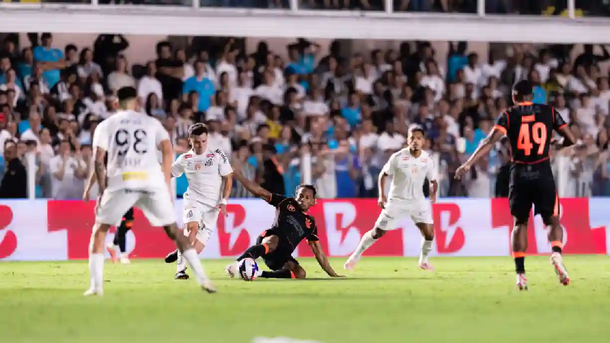 Corinthians vai até Vila Belmiro e empata com o Santos; Yuri Alberto e Gabigol marcam - Foto: Wanderson Oliveira/Meu Timão