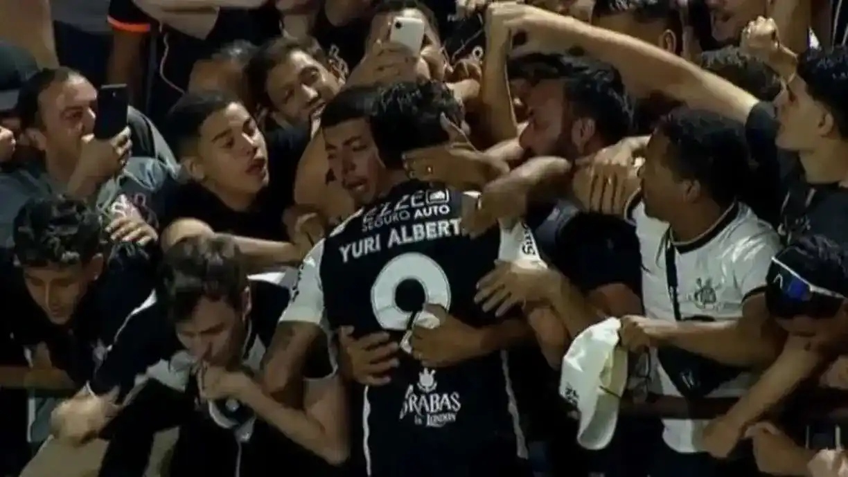 Dorival Júnior tem importante decisão para tomar antes de Corinthians e Bahia pelo Brasileirão - Foto: Reprodução/TNT Sports