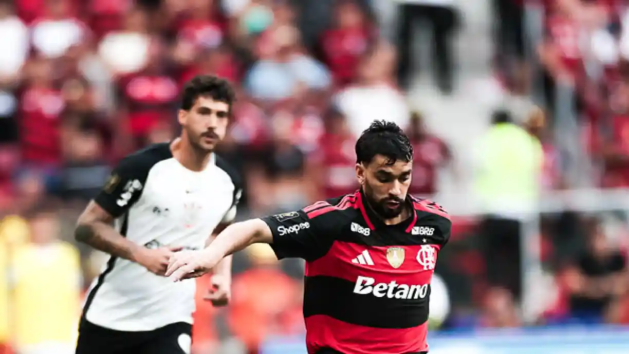 Casagrande ressaltou a entrega do Corinthians, na vitória pelo placar de 2 a 0, no Mané Garrincha - Foto: Reprodução
