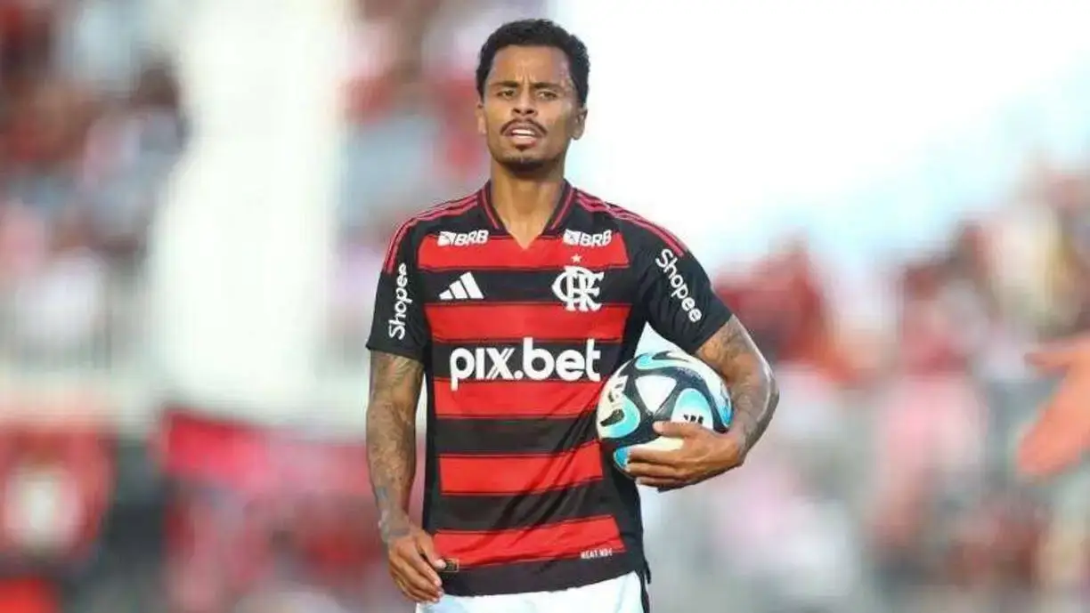 Allan está cada vez mais próximo de acertar com o Corinthians para esta janela - Foto: Gilvan de Souza/Flamengo