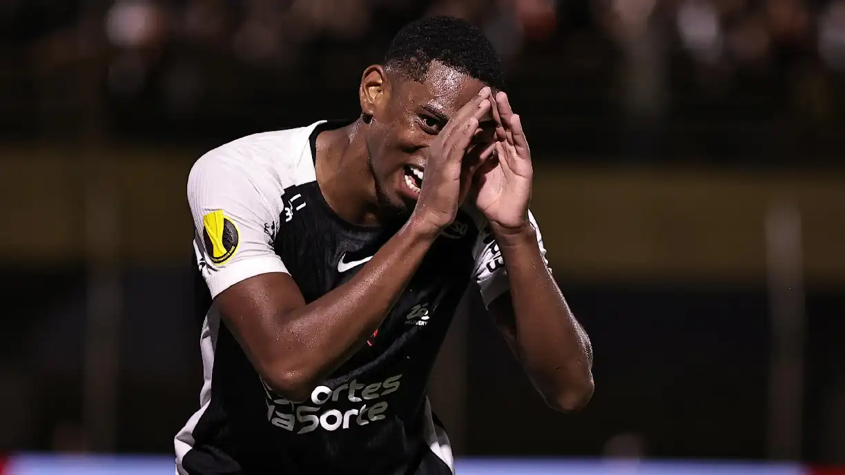 Autor do gol da classificação do Corinthians, André Luiz fala como vê o time nas competições e pedido de comissão técnica - Foto: Reprodução