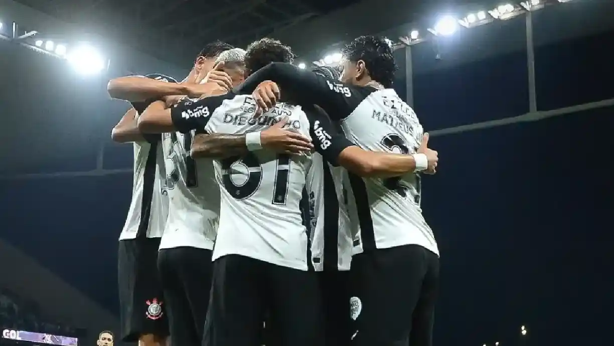 Ex-Corinthians critica atuação de equipe contra o Coritiba pelo Brasileirão e detona meia - Foto: Mauro Horita