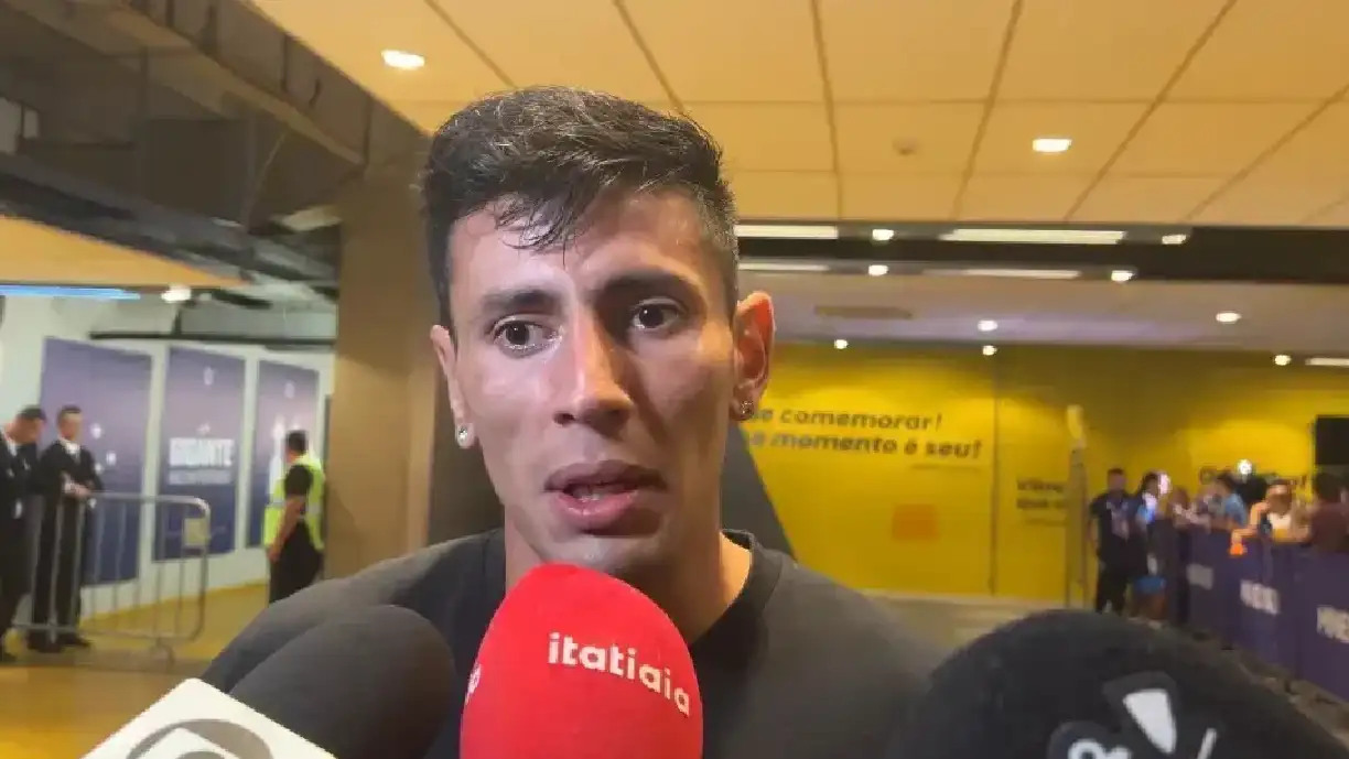 Fabrizio Angileri fala em alívio com o Corinthians empatando o duelo contra o Cruzeiro pelo Brasileirão - Foto: Igor Varejano/Itatiaia