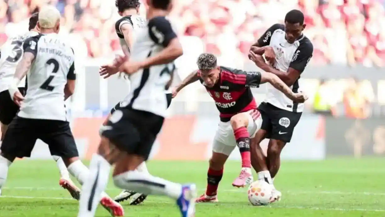Filipe Luís analisou o resultado de 2 a 0 do Corinthians sobre o Flamengo, no duelo deste domingo - Foto: Gilvan de Souza/Flamengo