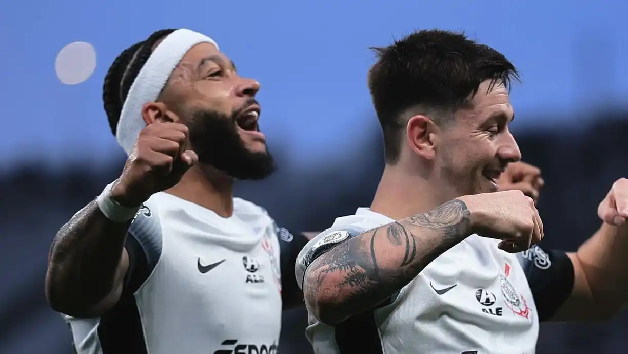 Dorival Júnior falou o motivo de substituir Rodrigo Garro e de Memphis Depay não ter sido titular contra o Capivariano - Foto: Reprodução