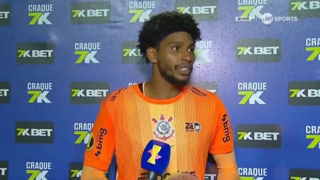Hugo Souza manda recado para defensor do Bragantino, depois do duelo entre Portuguesa e Corinthians - Foto: Reprodução/TNT Sports