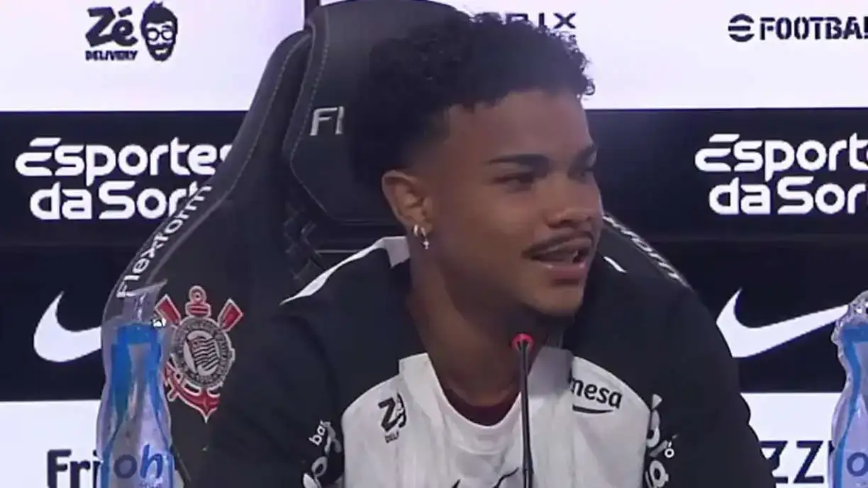 Kaio César conversou com os jornalistas no CT do Corinthians hoje - Foto: Reprodução/YouTube - Corinthians TV