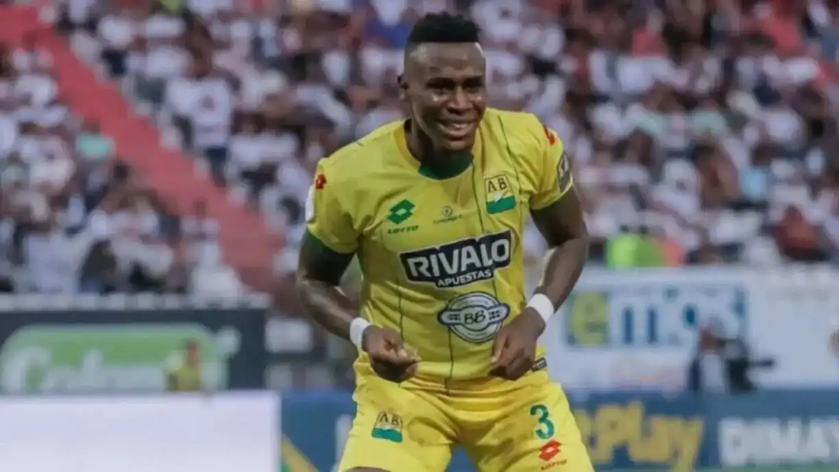 Corinthians pode ir atrás de outro defensor, com a saída iminente de Cacá, nesta janela - Foto: Reprodução/Redes Sociais