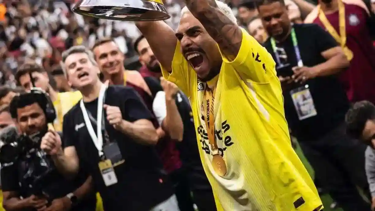 Matheuzinho revela se houve zoação com o Flamengo depois da conquista do Corinthians - Foto: Reprodução/Instagram - Matheuzinho