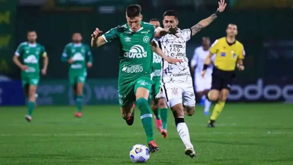 Chapecoense e Corinthians se enfrentam pelo Campeonato Brasileiro, na Arena Condá - Foto: Marcio Cunha/AFC/divulgação