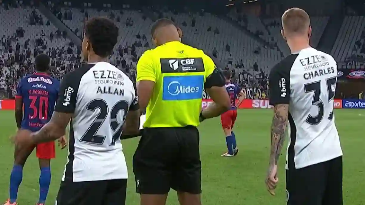 Volante do Corinthians não entrou em campo no mês de março e se não jogar contra o Flamengo completa quatro semanas - Foto: Reprodução X