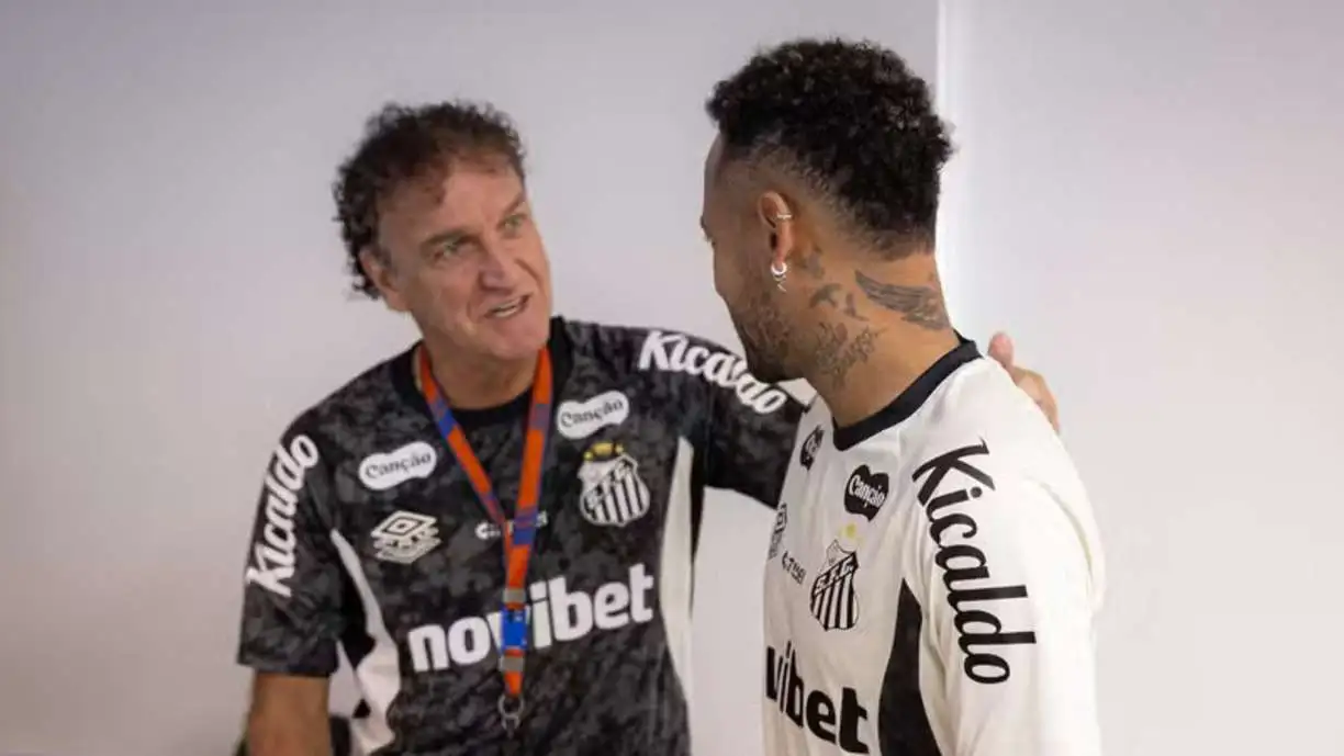 Ex-comandante do Corinthians, Cuca chegou ao Santos para a vaga deixada por Juan Pablo Vojvoda - Foto: Raul Baretta/Santos