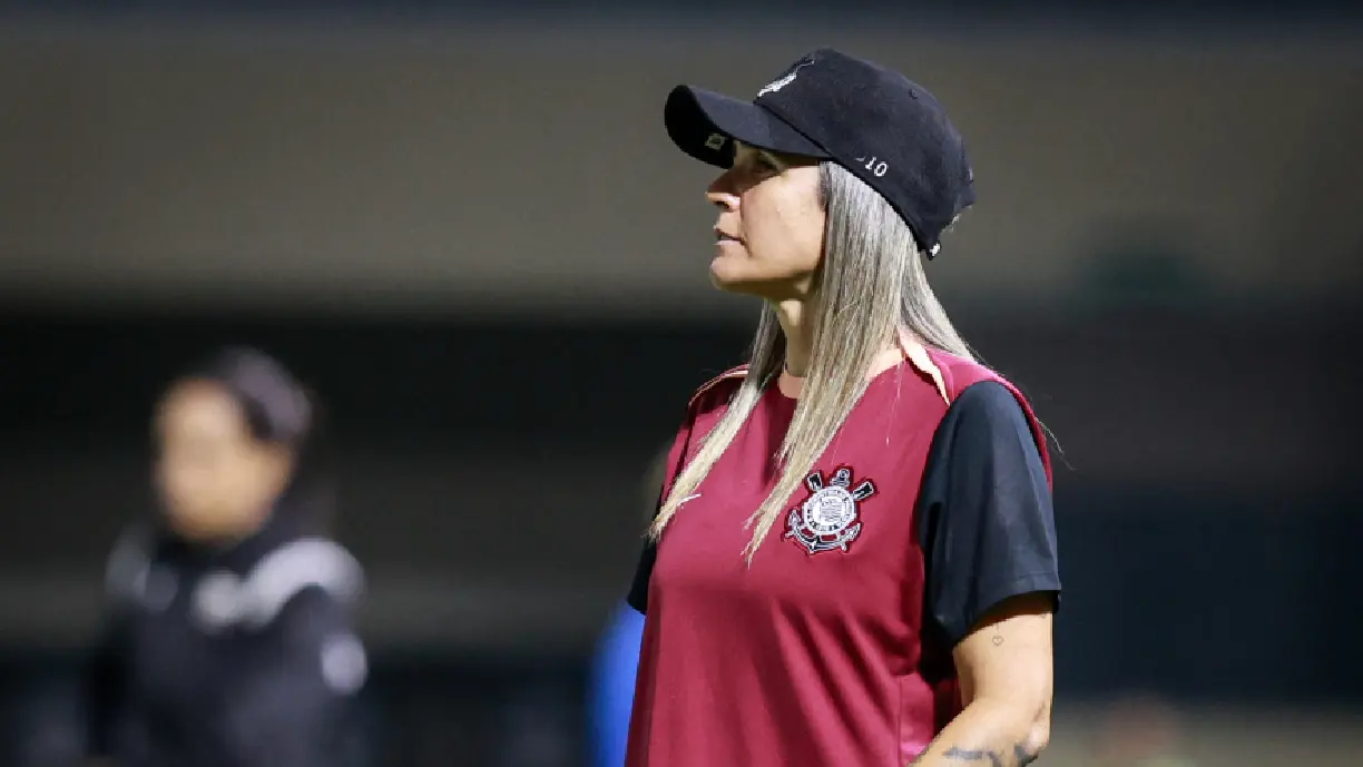 Emily Lima tem apenas 15 dias à frente do comando das Brabas, mas já trabalha para a evolução de atletas - Foto: Rodrigo Gazzanel/Agência Corinthians