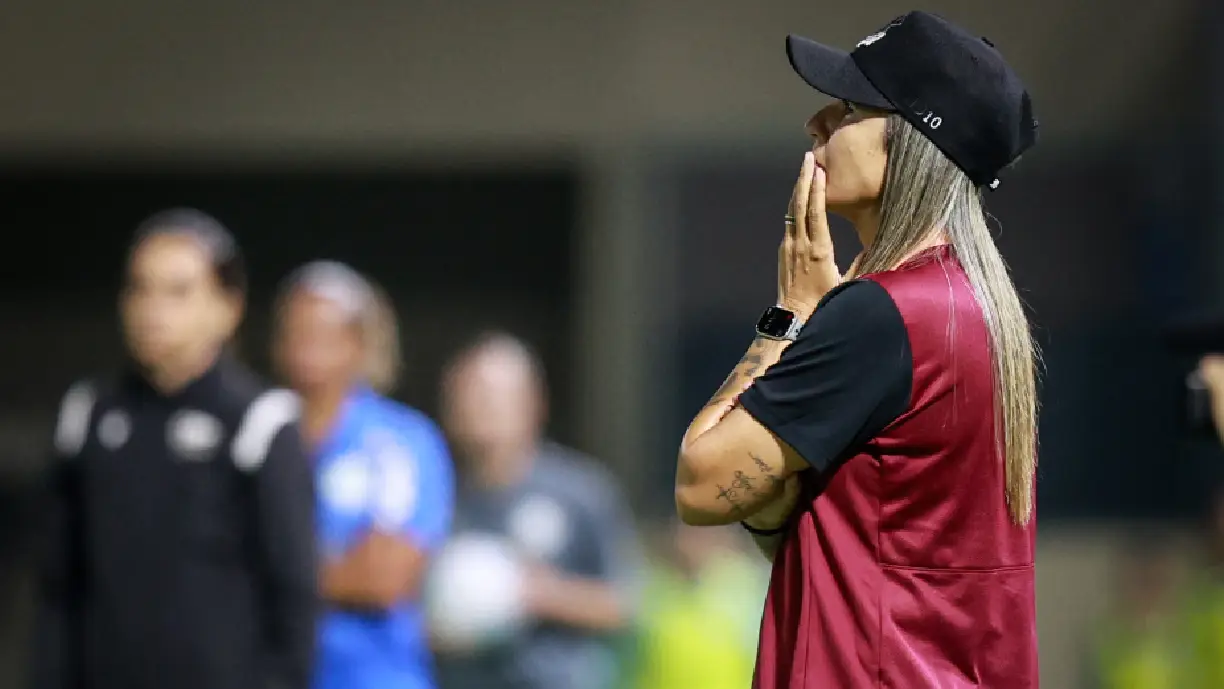 Emily Lima fala de Rosana Augusto e a sua carreira; treinadora venceu a profissional das Brabas no dérbi paulista - Foto: Rodrigo Gazzanel/Agência Corinthians