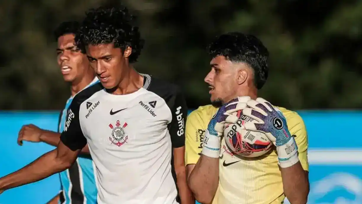O Corinthians venceu o Grêmio pela terceira rodada do Campeonato Brasileiro sub-20 - Foto: Angelo Pierette/Grêmio FBPA