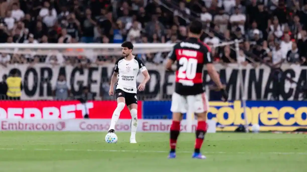 Gustavo Henrique reclama do árbitro de Corinthians e Flamengo, pelo Campeonato Brasileiro - Foto: Wanderson Oliveira/Meu Timão
