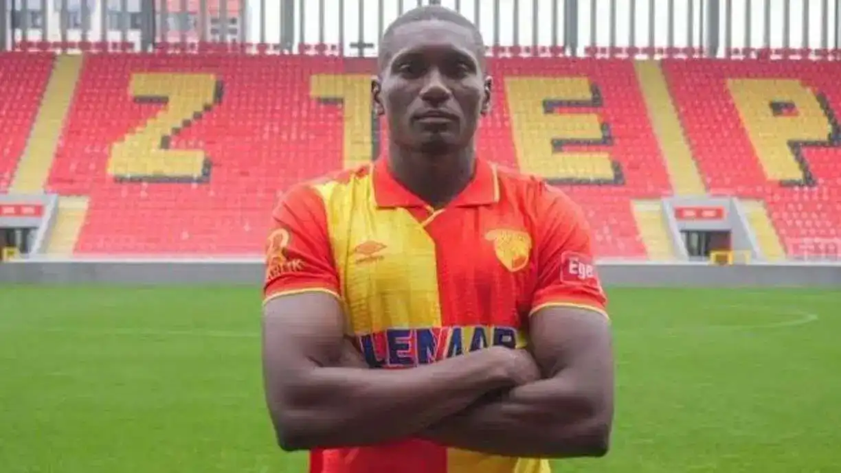 Corinthians e Grêmio miram defensor brasileiro, que atua no futebol turco - Foto: Divulgação/Göztepe