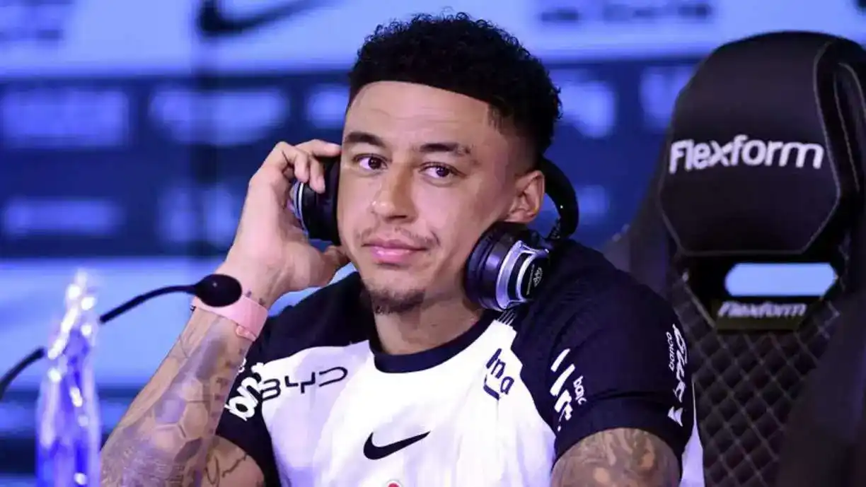 Jesse Lingard foi apresentado na noite desta quarta-feira (11), uma hora e meia antes do confronto entre Corinthians e Coritiba - Foto: Marcos Ribolli