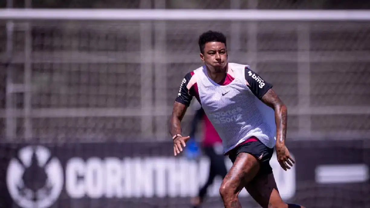 Jesse Lingard esteve no treino do Timão que se prepara para enfrentar o Fluminense - Foto: Rodrigo Coca/Agência Corinthians
