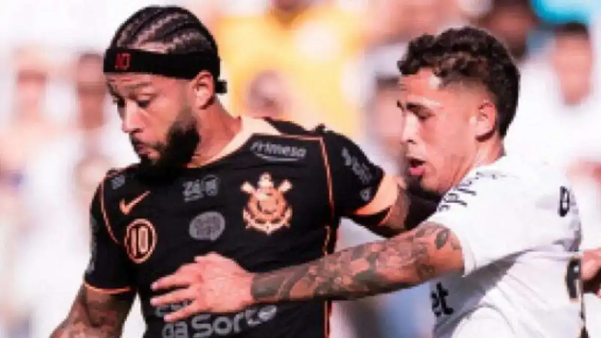 Memphis Depay marcou para o Corinthians no duelo contra o Santos, pelo Campeonato Brasileiro - Foto: Wanderson Oliveira / Meu Timão